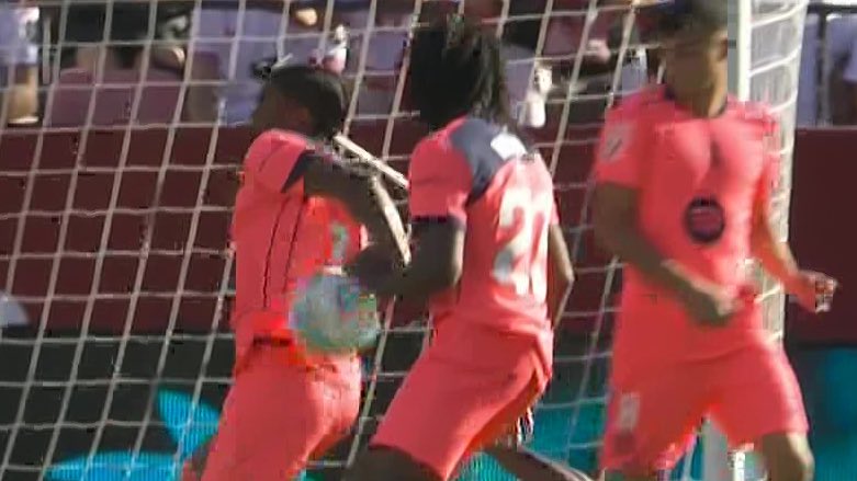 _1902_RMCF's tweet photo. A ver con qué alocada explicación nos deleitan los contertulios asiduos para explicarnos que esto no es penalti… https://t.co/dgLnMSEzll