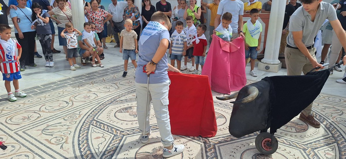 Bonito y gratificante día el que compartimos con l<a href="/s/">『S』</a> niñ@s en las fiestas de Macael.

Diversión y tauromaquia.
Tradición,  costumbres, historia = Cultura de nuestra tierra.

<a href="/taurinalmeria/">Esc. Municipal Taurina Almería</a>
<a href="/AytoMacael/">Ayto de Macael</a>
<a href="/dipalme_almeria/">Diputación Almería</a>
<a href="/ftorodelidia/">Fundación Toro Lidia</a>
<a href="/AAETPedroRomero/">AAET Pedro Romero</a>