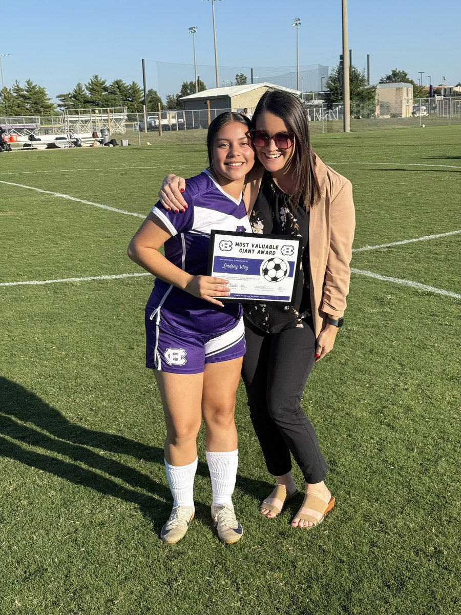 MrsWey10's tweet image. Extremely proud of this former @NorthWayneElem Panther flourishing as a leader over @CHCGiants —seeing her dominate at defense on the soccer field was a bonus! 💜🫶🏼⚽️ #WeAreWayne #ProudAP #BiggestFan