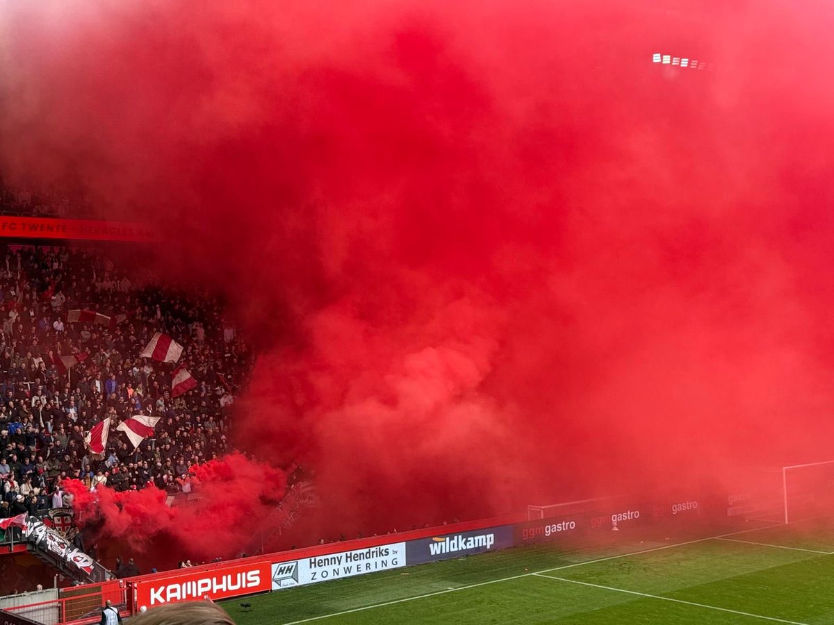 timon_fct's tweet photo. Er is maar 1 club in Twente!🔴 #fctwente https://t.co/A1aZbm5xWG