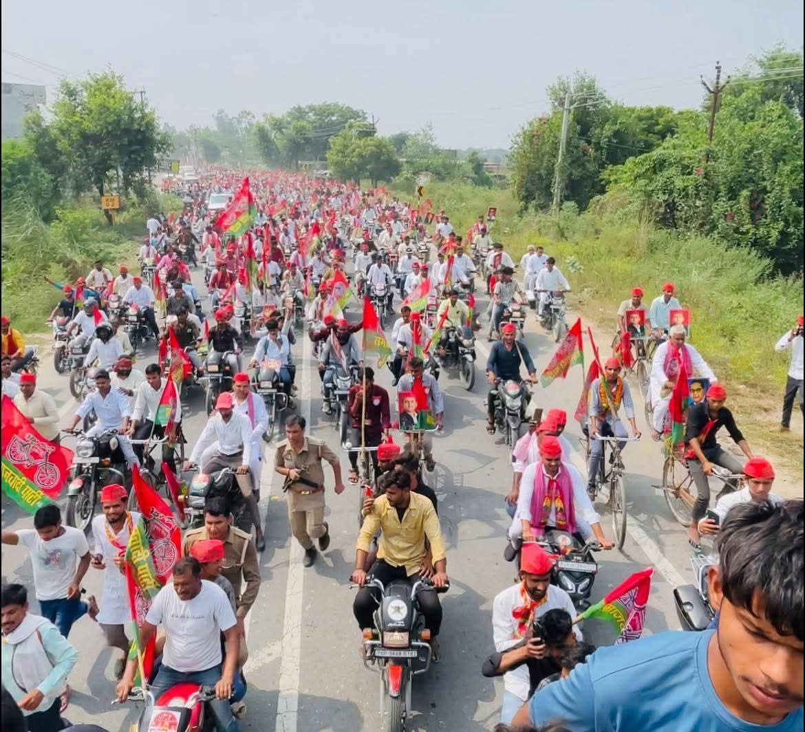 avdhesh_sambhal's tweet image. आज गुन्नौर विधानसभा में बबराला चौराहा से पेंठ बाजार रजपुरा तक आयोजित PDA साइकिल यात्रा
@samajwadiparty @yadavakhilesh @MPDharmendraYdv @dimpleyadav @shivpalsinghyad @PinkiYadavMLA @RamKhiladiMLA