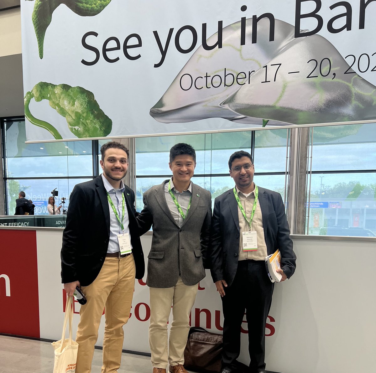 Hamza_Bali's tweet photo. Honored to meet one of the most inspiring figures in GI education and public awareness!  @drkeithsiau 

#UEGWeek2025 #MedTwitter https://t.co/7SjuBqvfm6
