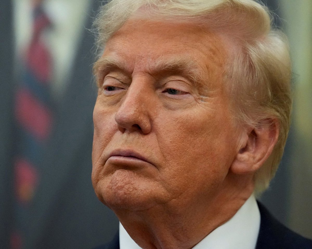 As the behavior of America's president becomes increasingly unhinged, the world is questioning whether Trump is insane: From reposting a false AI video of himself to confusing comments during press conferences, Trump seems to be losing touch with reality. shorturl.at/q6hUe