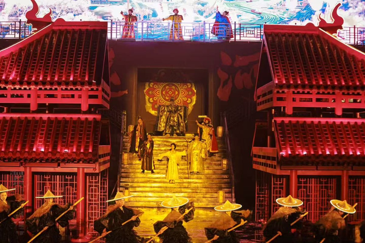 在新的地方重新開始
忙了四個月終於順利完工演出
從圖紙設計到現場施工都很不容易
自己親身經歷後才真正體會到
每個舞台背後付出多少心血
