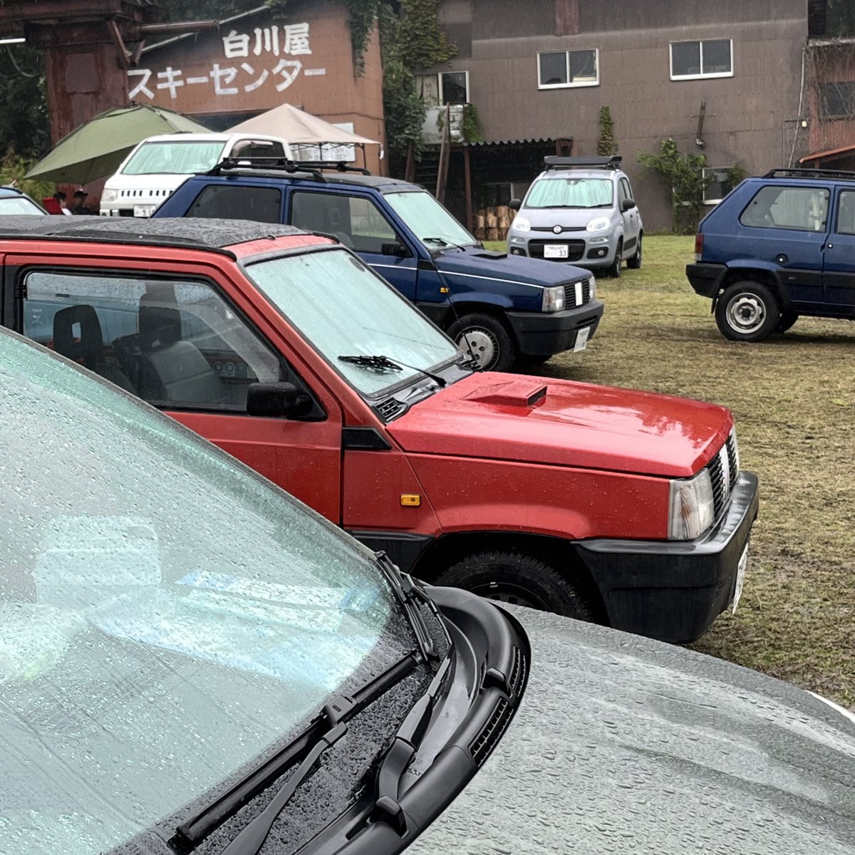 pandarino_ec's tweet image. 秋のパンダリーノ2025、ご参加ありがとうございました！雨の2日間でしたが35台のパンダたちが集まり楽しく過ごしました。たくさんのお土産や差入れ、カンパもいただき感謝ですm(_ _)m
#パンダリーノ #pandarino #フィアットパンダ #fiatpanda #フィアット #fiat #ウッディパル余呉