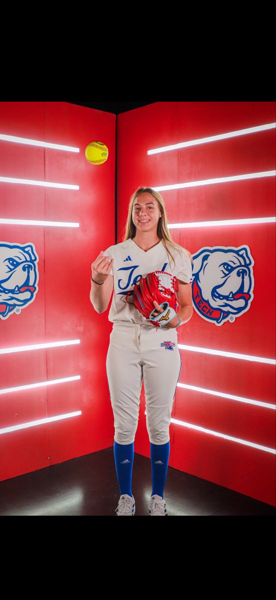UNITED_18U's tweet photo. 📣📣 CONGRATS to Shelbee on her committment to La Tech!!!  Tech is getting a great arm in Shelbee!  Can’t wait to watch her kill it at Tech!!!! https://t.co/XSwR8iqNxn