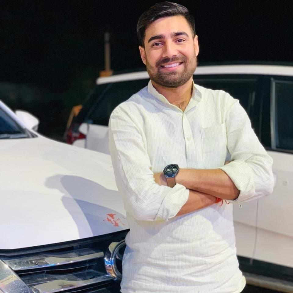 तेरे बुरे वक्त में भी साथ हैं क्योंकि तू सच्चाई की लड़ाई लड़ रहा है...

और तेरे अच्छे वक्त में भी साथ रहेंगे क्योंकि तेरी जीत सिर्फ तेरी नहीं पूरे जनसमूह की होगी...

<a href="/VinodJakharIN/">VINOD JAKHAR</a> 🥰❤️