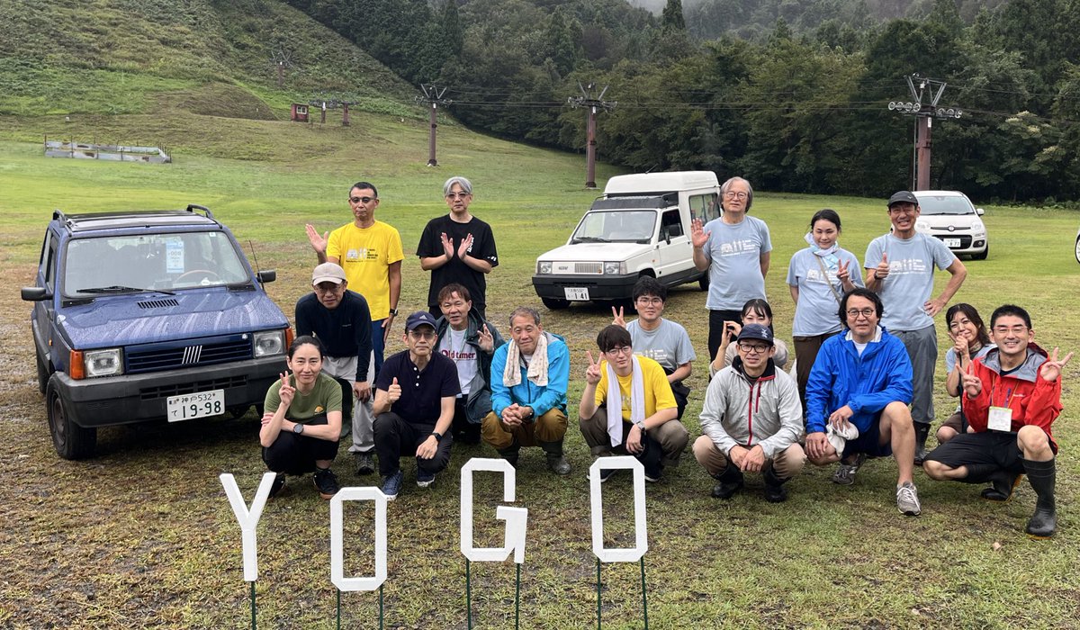 pandarino_ec's tweet image. 記念写真も最後まで残っていただいたメンバーだけになってしまいました。皆さん無事に帰り着いていますように！
それではまた来年5月、パンダリーノ2026でお会いしましょう！
#パンダリーノ #pandarino #フィアットパンダ #fiatpanda #フィアット #fiat #ウッディパル余呉