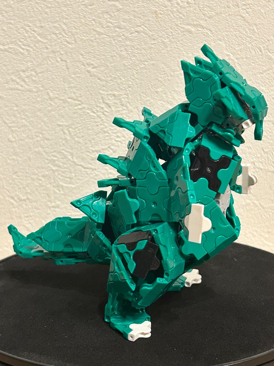 kazumarom's tweet image. 久しぶりにLaQをしました！
子供が唐突にLaQすると言い出しまして、一緒に遊んだ次第です！
改めて自分の創作意欲は子供なんだなぁ〜と思いました😁
子供のリクエストは緑のポケモンみたいなのでバンギラスを作りましたが、黄緑でしたね😅
夕食後に始めたので寝不足になりました😱
#LaQ