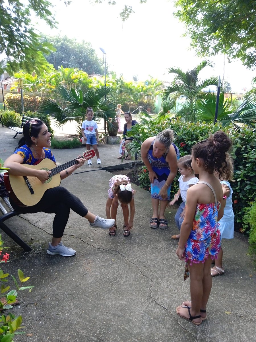 dmcomunic_jatib's tweet image. La #Bjm #Jatibonico y Casa de Cultura María Montejo #atodos llevan #Cultura en Parque Infantil Elpidio Valdés