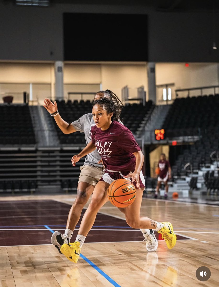WimberlyVanessa's tweet image. Putting in the work on the hill to get ready for fall 💪🏾 Locked in for the season 🔐 #AAMUWBB #Bulldogs #CollegeHoops #BIGENERGY #collegebasketball #WNBA #heartoverheight