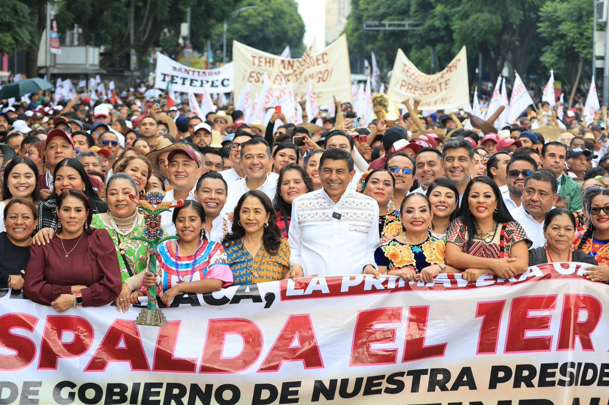salomonj's tweet photo. Oaxaca está con la Doctora Claudia Sheinbaum Pardo (@Claudiashein). Ya estamos listos para acompañar a nuestra Presidenta en su Primer Informe, junto a @Irma_BolanosOax y miles de oaxaqueñas y oaxaqueños en una calenda festiva. Es un honor estar aquí hoy, reafirmando que en México tenemos #MuchaPresidenta.