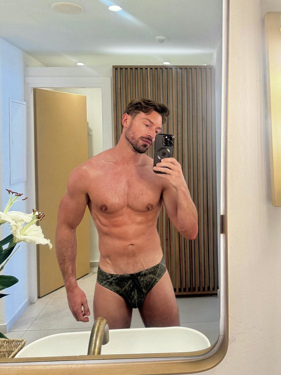 Speedo Sundays 🧿
