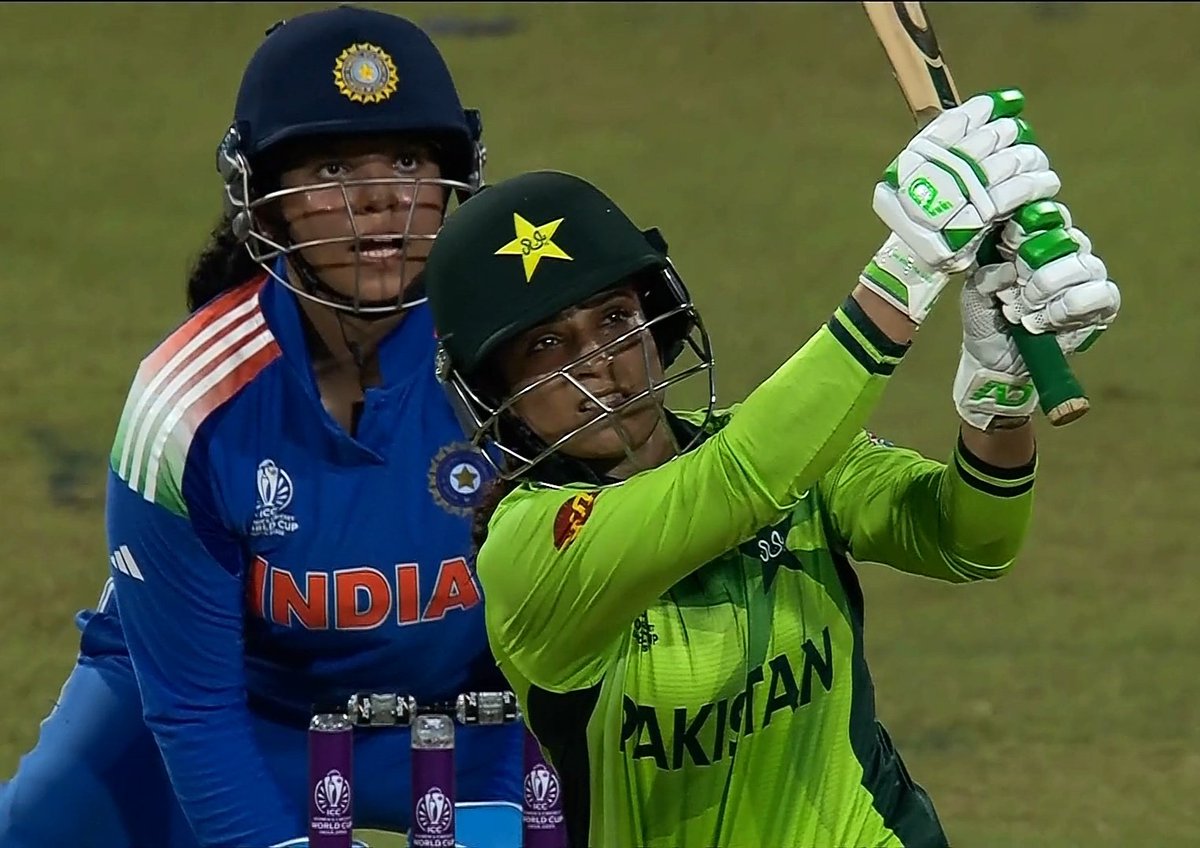 Sidra Amin is the first Pakistani batter to hit a six against India in the last 12 matches. The Pakistan government has decided to honor her with the "Hila-le-Pakistan" award.  😀 

#INDvsPAK #INDWvPAKW #CWC25
#PakistanCricket #WCWC25 
#ICCWomensWorldCup2025