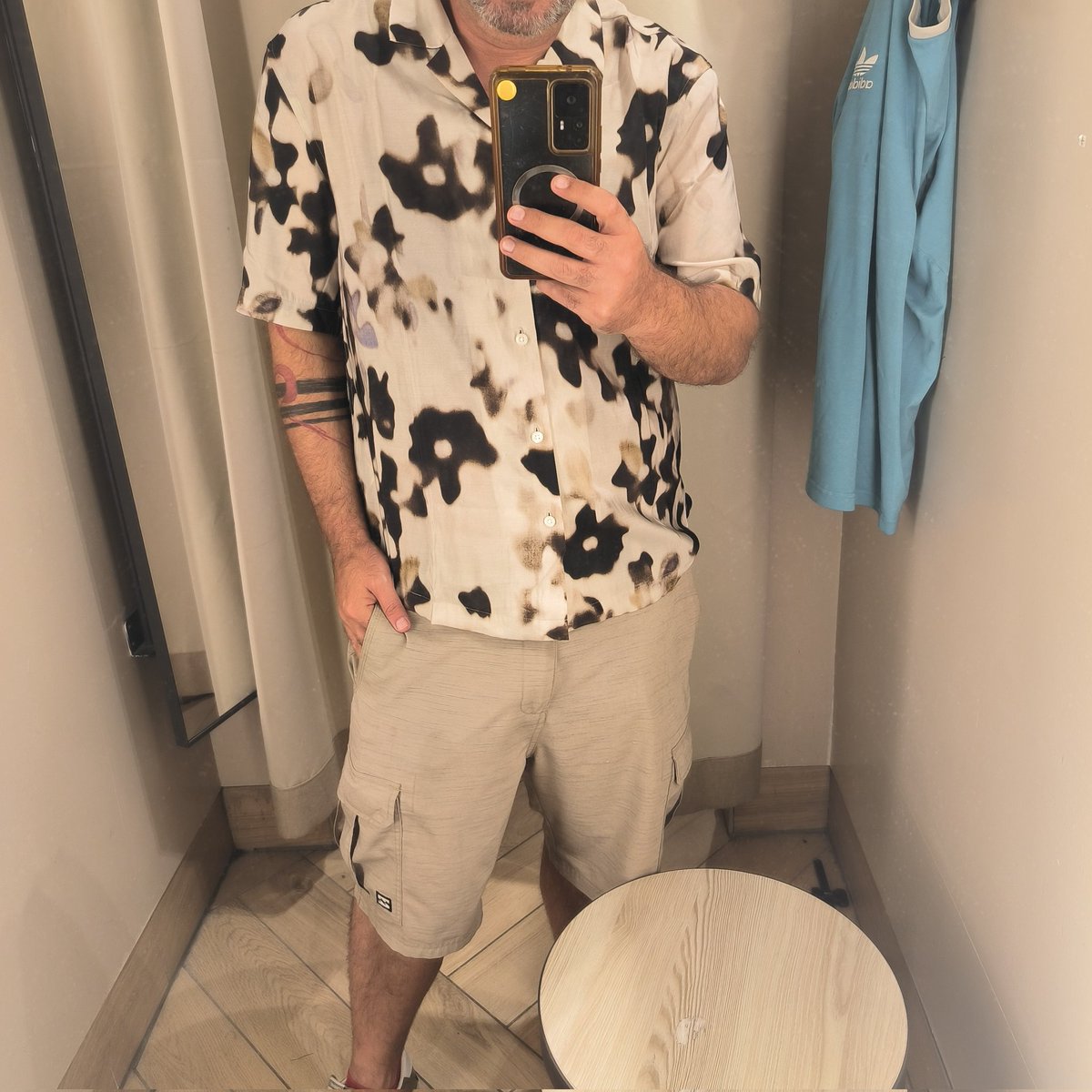 עזרתכם הדחופה, האם זה צל"ש או טר"ש? (החולצה)
פשוט נמרחה עלי גרושה קצת...