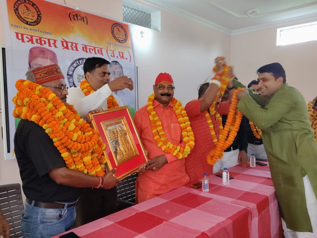 पीपीसी  की मजबूती पर दे जोर ,ताकि पत्रकार् एक सशक्त आवाज़ बन कर उभरे:घनश्याम पाठक

वाराणसी। पत्रकार प्रेस क्लब तहसील सदर इकाई की एक बैठक चोलापुर बाजार स्थित श्री आदित्य नारायण सिंह पब्लिक स्कूल के हाल में रविवार को सकुशल संपन्न हुआ। बैठक की अध्यक्षता पत्रकार प्रेस क्लब के प्रदेश