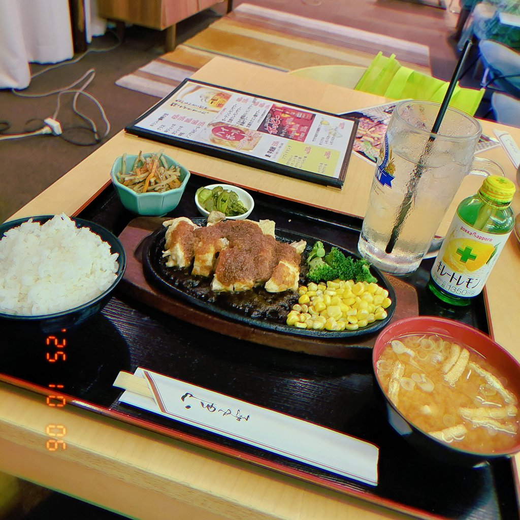 Kinoseidayo_95's tweet photo. 本日は #カプセルイン蒲田 様で
扇がせて頂きました！🦢🧱

ご参加頂いたたくさんのお客様、
スタッフの皆様ありがとうございます🙂‍↕️

途中みゆ湯さんの回を覗きに行ったら
キラキラな笑顔としなやかな動きに
外で思わずうっとりにんまり…😳🫶🏻

終わってからは実家がまさかの
めっちゃ近所のお客様とお話しながら
チキンステーキとおつまみ頂きました😋笑

お伺いできるのは最後でしたが10月末まで沢山の方を幸せにしてください‼️😭