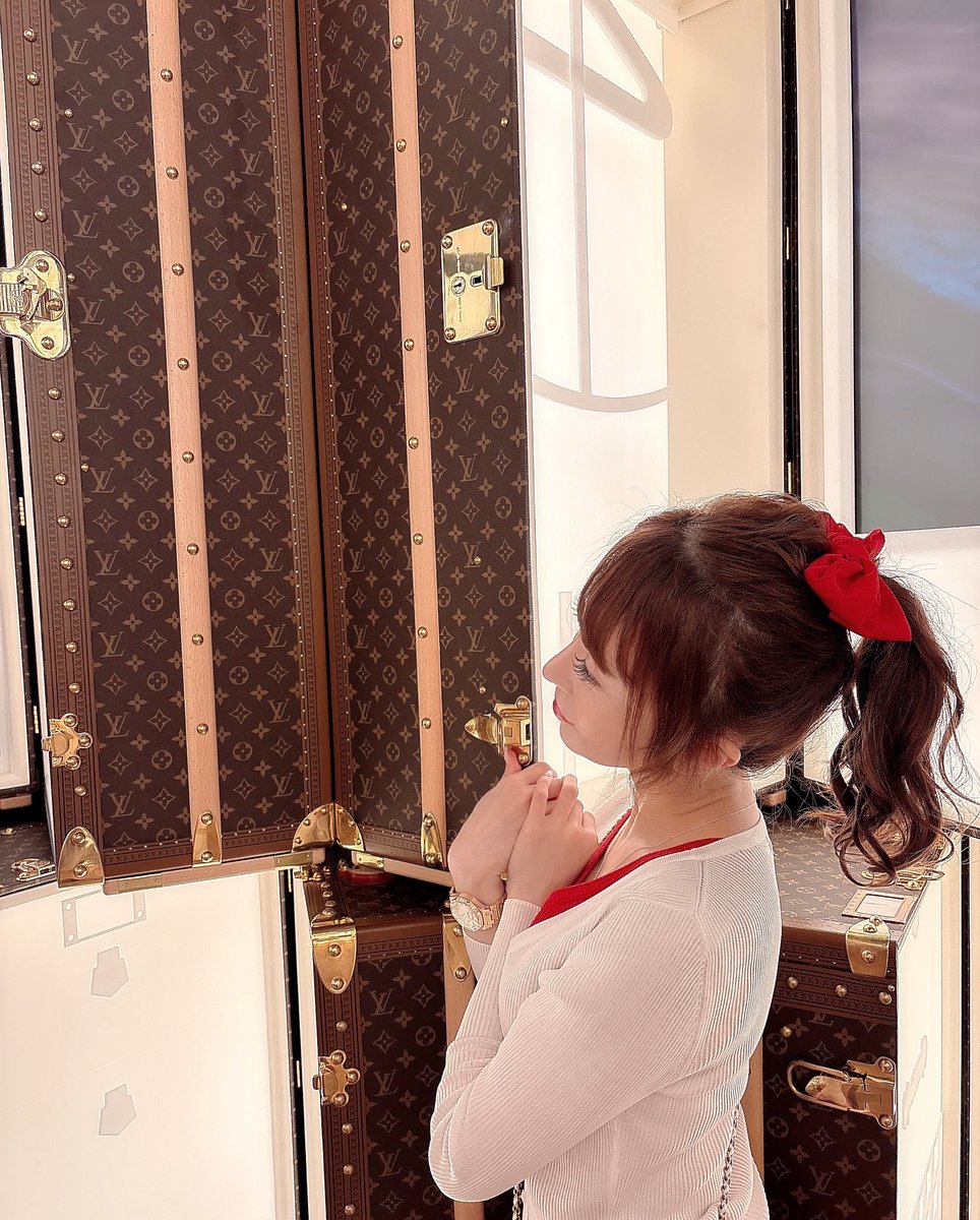 万博終了に向けて激混みみたい❕

チケットも入手困難で
買えても入場自体も激並びで
更にパビリオンも３時間待ちとか🫢

開始序盤に行けたから
入場も待ち無し
フランス館も20分で入れて
本当にラッキーすぎた❤️💙

なっちゃんが誘ってくれて感謝で
まりんちゃんと行けたのも良い思い出✨

#大阪万博