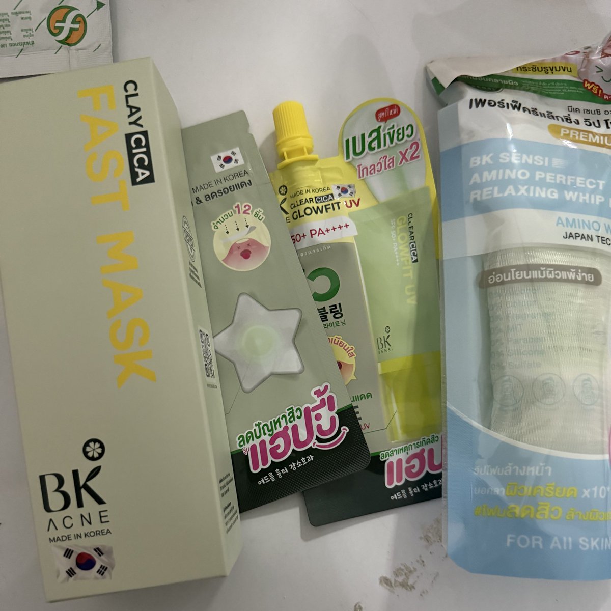 Nada03m's tweet photo. ✨🍑 ป้ายยามาส์กสิว ตัวดังที่อินฟลูใช้หลายคนเลยยย BK ACNE CLAY CICA FAST MASK  มาส์กสิว มาส์กหน้าลดสิว ลดความมันมาร์คโคลน เเถมไม้พายมาส์กหน้า ใครที่มีปัญหาเรื่องสิวต้องลอง ‼️‼️ แอบกระซิบว่ามีโปรลดจุกๆ ที่สำคัญของแถมเยอะมากกกก ✅✅

แปะพิกัด
🧡: https://t.co/EXII596EeB

#BK #มาส์ก https://t.co/nIBBrp3mAi