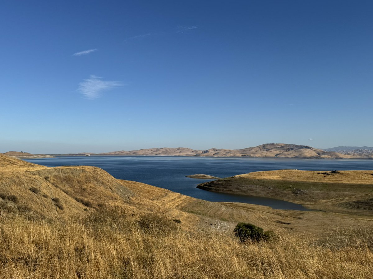 San Luis Reservoir yesterday. It bottomed out in July, and has been gradually coming up to just over half full now. San Luis stores water for about 27 million Californians and several million acres of farmland. #CVP #SWP #CAwater