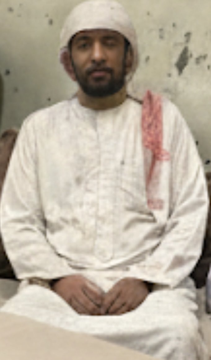 E_W__2's tweet photo. @TheWitty21 اول شي صليح إلا ابو عبير و ثاني شي أنا من المس��قبل جبت صورتك و انت متقاعد يالشيبه https://t.co/4x75KNi6ml