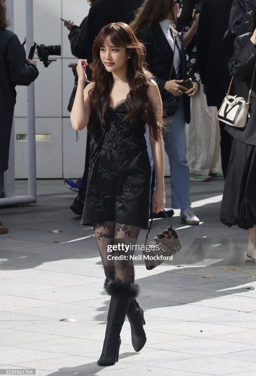 babefb_'s tweet photo. meu deus 🫠🫠🫠

SAROCHA BA VALENTINO PFW26
#MaisonValentinoSS26xFreen https://t.co/0VyE9Zf7Fo