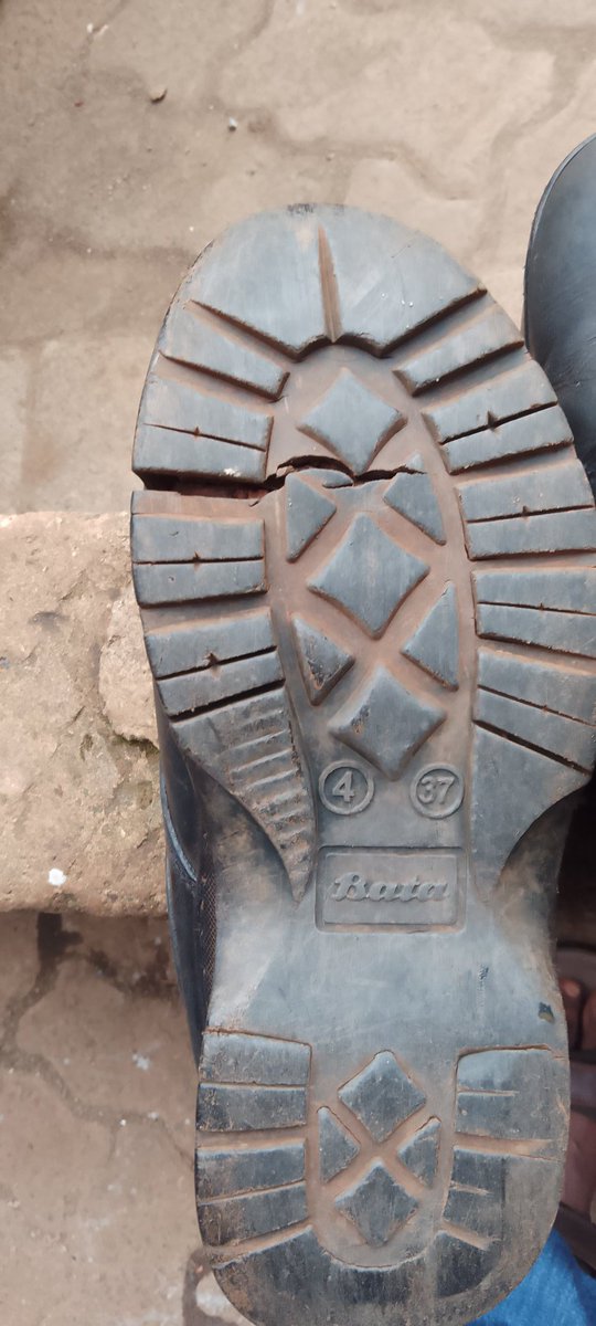 KenyaOptimist's tweet photo. @Batakenya I bought this shoe for my son early this year and I have won Bata shoes all my life and I have never seen anything like this. A fake sole from Bata shoes is unthinkable!
Do we have some unscrupulous  employees hiding counterfeits in your shops? https://t.co/tBzdIEVIOs