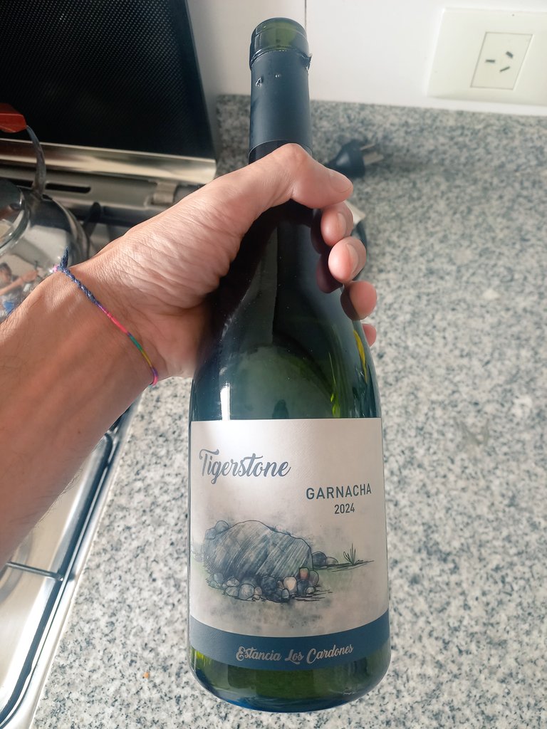 _gastonrivero's tweet photo. @fmendiguren Esta tremenda garnacha del NOA 💣 @VinotecaMRWines Creo que puede dar fe https://t.co/JC64uTJg9c