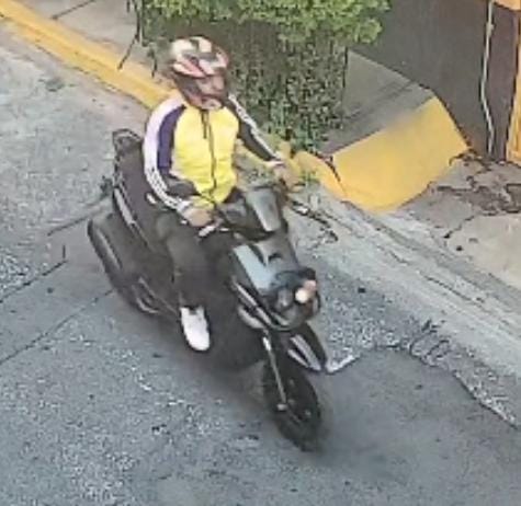 grifyluna's tweet photo. Asaltantes a mano armada. Siguen a mamás a la salida del kinder Vicente T Mendoza. Reforma Política. Se llama #911  y no hacen nada. @mx_guardia @OHarfuch @c4jimenez @Alc_Iztapalapa #iztapalapacdmx https://t.co/xtIpUseVe9