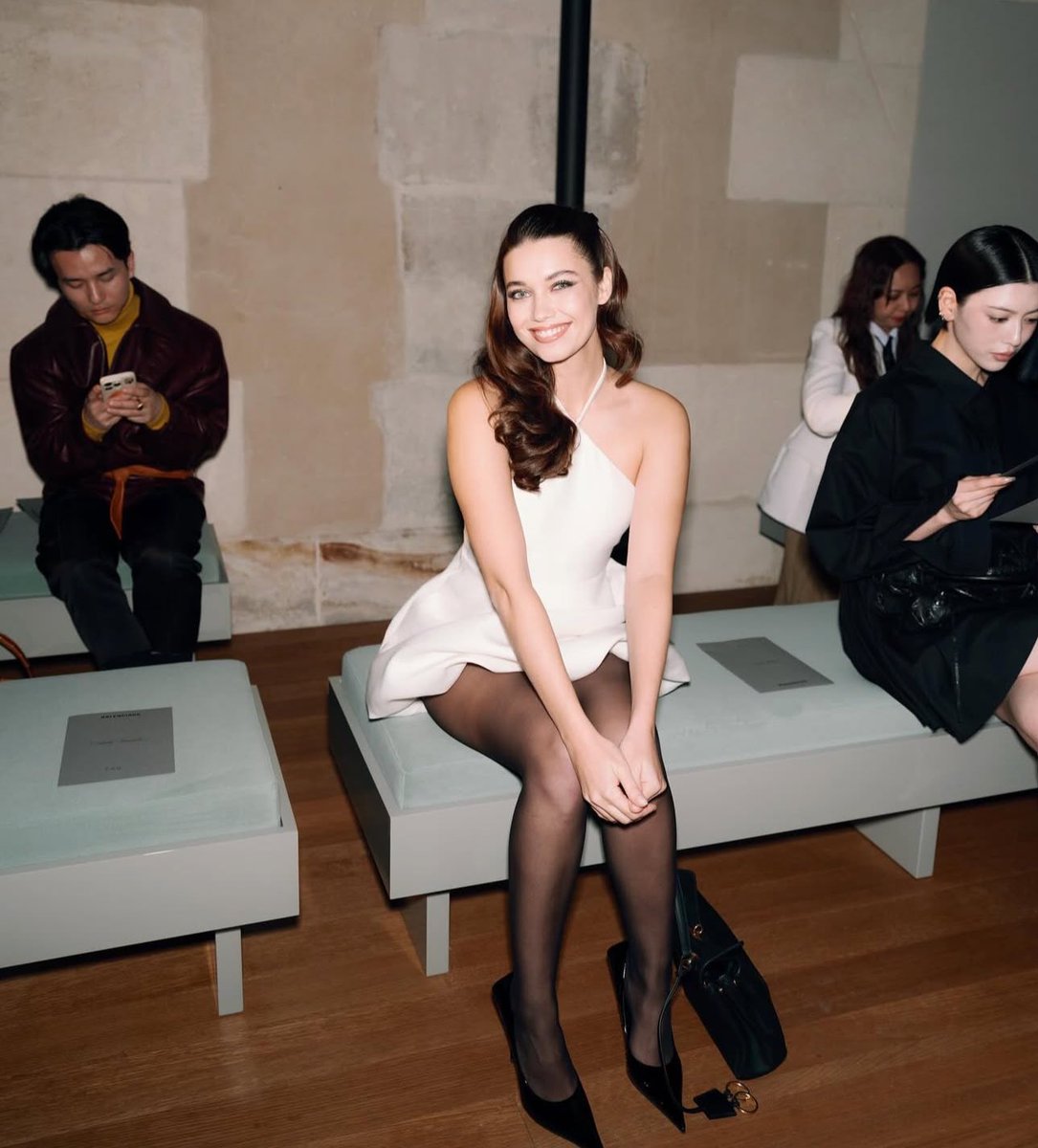 underhadids's tweet image. 👰🏻‍♀️