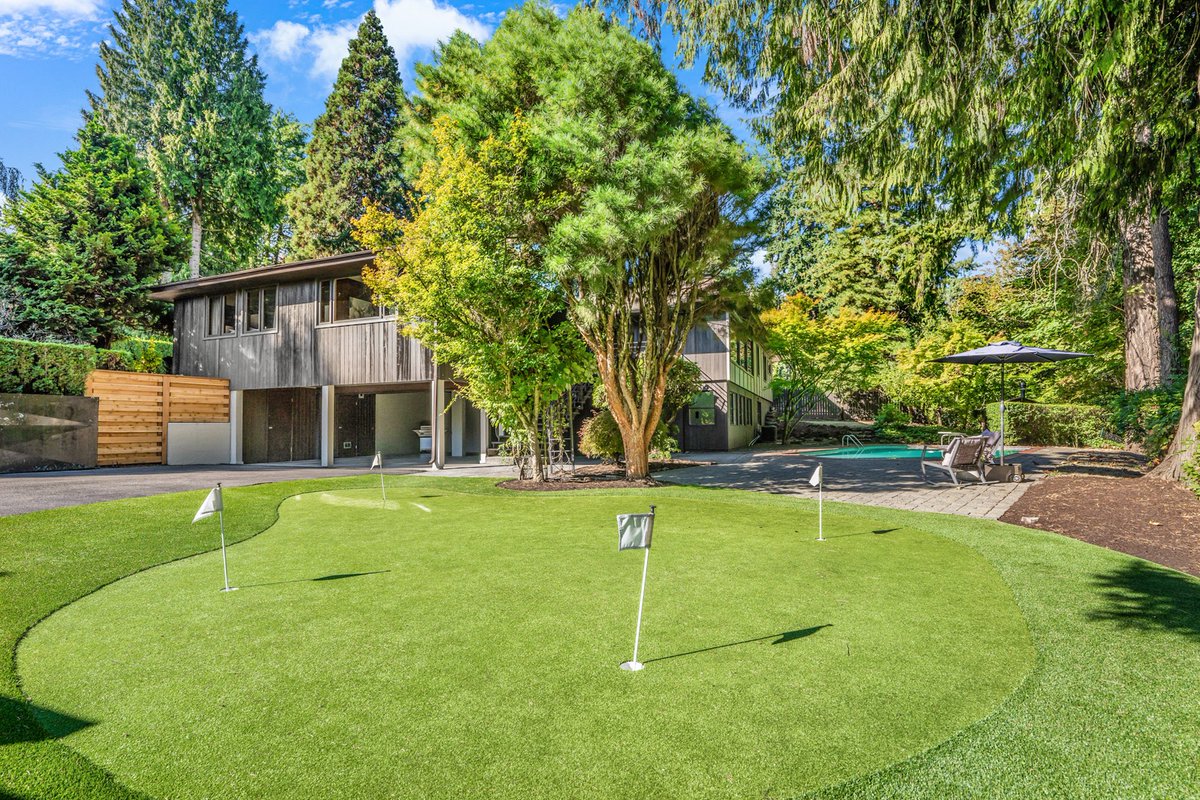 jenwileyhomes's tweet photo. Magnificent Mid-Century Modern in Coveted Lake Oswego Oregon! Play: Pool, Putting Green! Paddle: Oswego Lake + Willamette River!! #cool #pool #puttinggreen #loveyourhome #jenwileyhomes #cascadehassonsothebys https://t.co/QDD9Nc9WP1