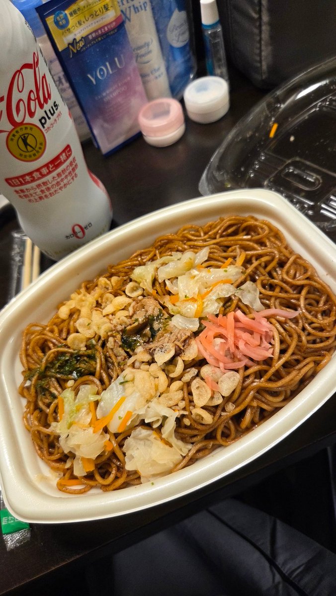 夜食の焼きそば~🌃早く食べて寝ないと...