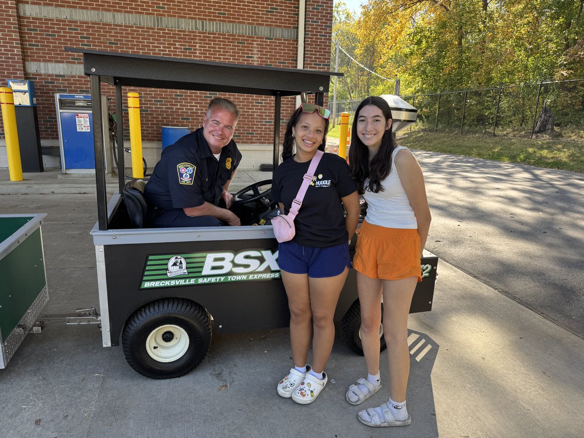bbhcapa's tweet photo. @bbhcsd youth leadership members doing a great job volunteering @Brecksville safety days. https://t.co/15B5PRbJ8h