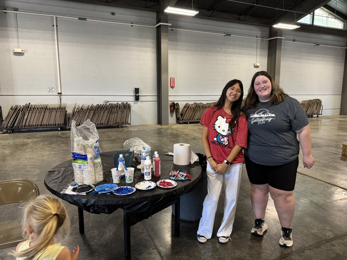 bbhcapa's tweet photo. @bbhcsd youth leadership members doing a great job volunteering @Brecksville safety days. https://t.co/15B5PRbJ8h
