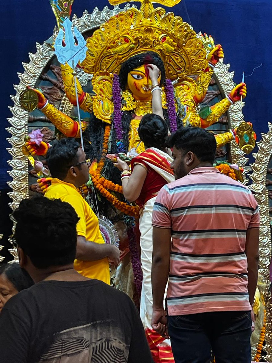 bhusonali's tweet photo. Subho Bijoya Greetings from us to u all ....Asche Bochor abar hobe .....May this year be filled with happiness,good health and wealth 💖🙏🌸🙏🤩🥳 https://t.co/BtFq5w0lbM