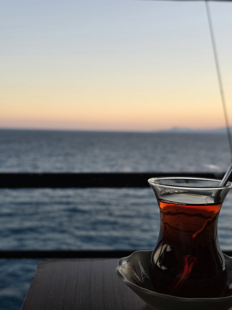 “ ‘Dünya ne kadardı dedim
   ‘mavi kadar’ dedi. “

#turgutuyar #pazar #çay #kuğulupark #konyaaltı #mavi #antalya