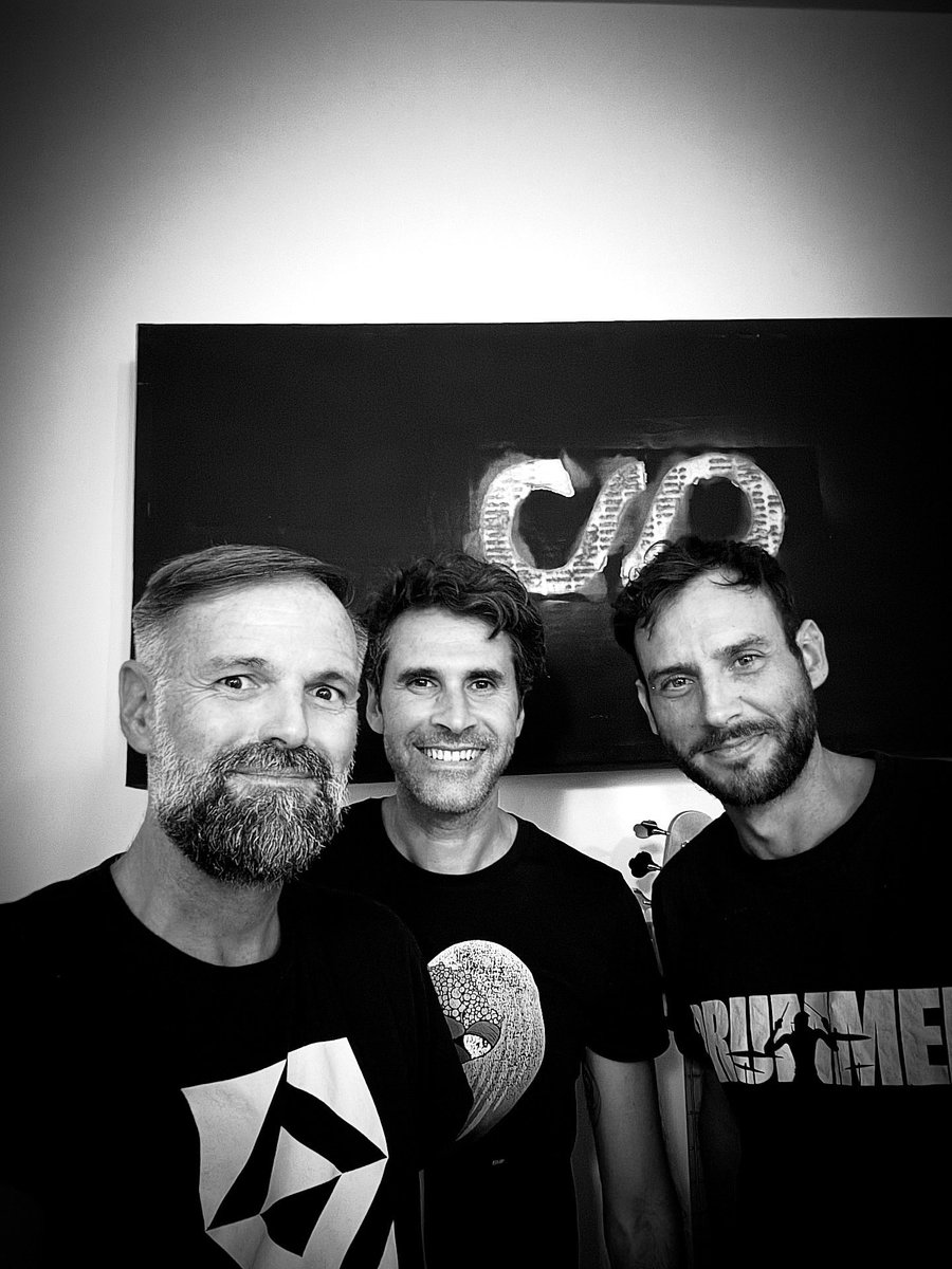 CLUSTERSUN's tweet photo. 🏡We’ve got a new #home.

💿 We’ve got a new #album about to drop.

🎛️ We’ve also got the same old habits: #fuzz, #reverb, our trusted #hiwatt amps and tinnitus level volumes.

👀 Watch out: the boys are back in town
 💥

#shoegaze #psych #postpunk https://t.co/ufHy95kFRv