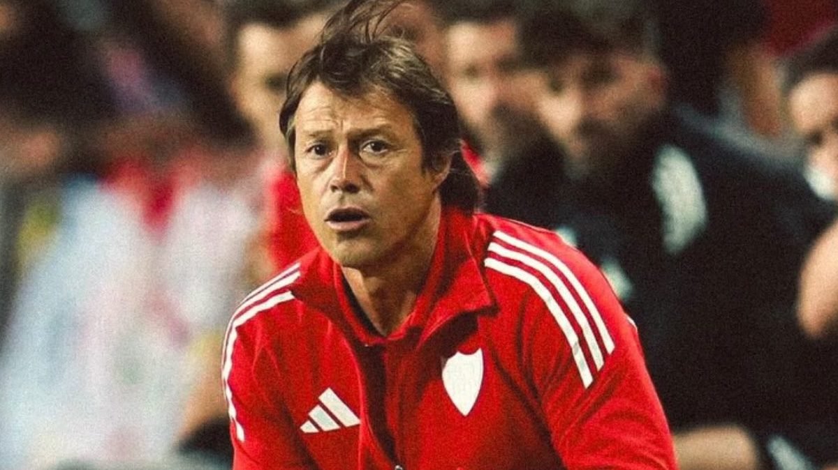 #DATO ¡PARTIDAZO HISTÓRICO del <a href="/SevillaFC/">Sevilla Fútbol Club</a>!

Por PRIMERA vez en los últimos 74 años, el equipo gana al Barcelona en casa en Primera División por una goleada tan abultada (desde 1951, Sevilla 4-0 Barcelona)