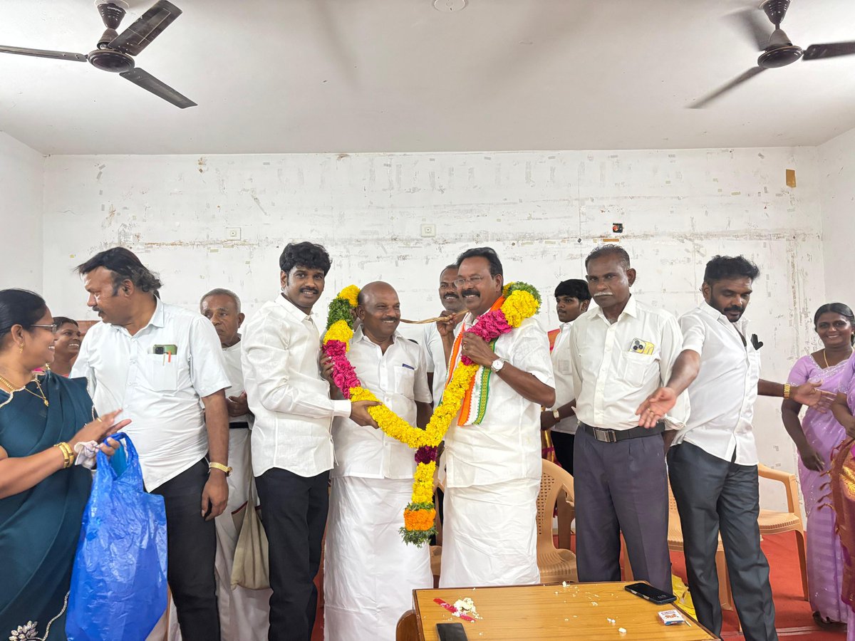 ruby_manoharan's tweet image. இன்று எனது தலைமையில் நெல்லை கிழக்கு முன்னாள் மாவட்ட தலைவர் திரு தமிழ் செல்வன் அவர்கள் பிறந்த நாள் விழா களக்காடு செயிண்ட் ஜோசப் கல்வியியல் கல்லூரியில் கேக் வெட்டி கொண்டாடினோம். ஏழை எளிய பொதுமக்களுக்கு நலத்திட்ட உதவிகளை வழங்கினோம்.

இந்நிகழ்வில் நாங்குநேரி சட்டமன்ற தொகுதி காங்கிரஸ்…