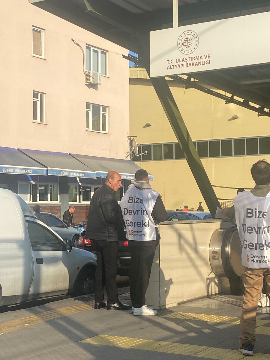 "Devrim Partisi kuruluyor!" manşetiyle çıkan Devrim Gazetesi'nin yeni sayısı ile Maltepe'deydik.

Gazetemize ulaşmak için sosyal medya hesaplarımız veya il temsilciliğimiz üzerinden bizimle iletişime geçebilirsiniz.