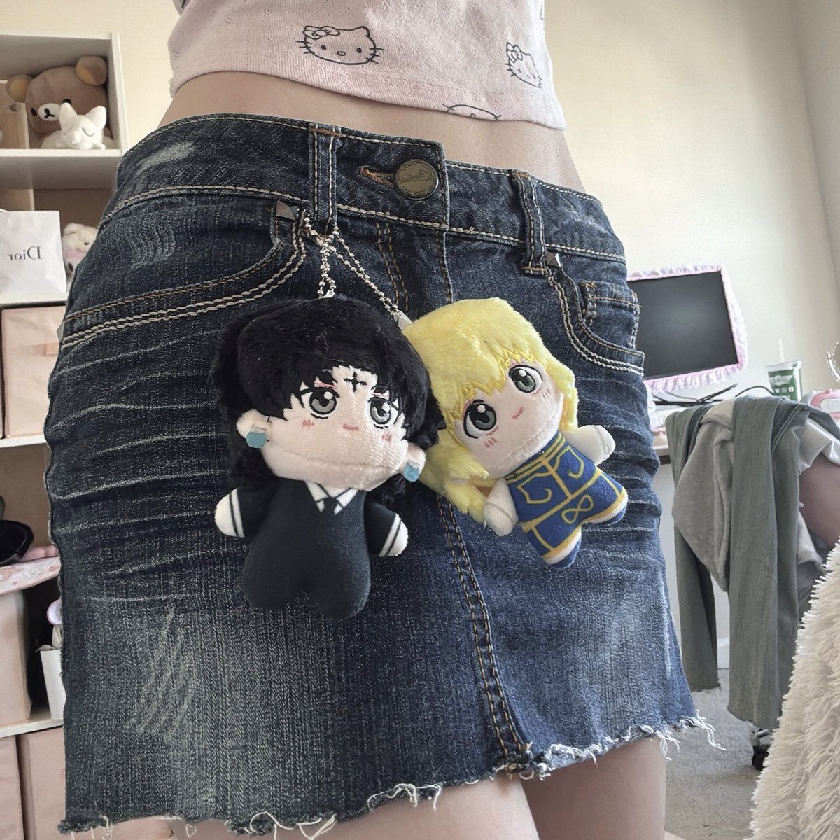 kuroxkura's tweet photo. i keep that thang on me https://t.co/2svJ4t4D2Z