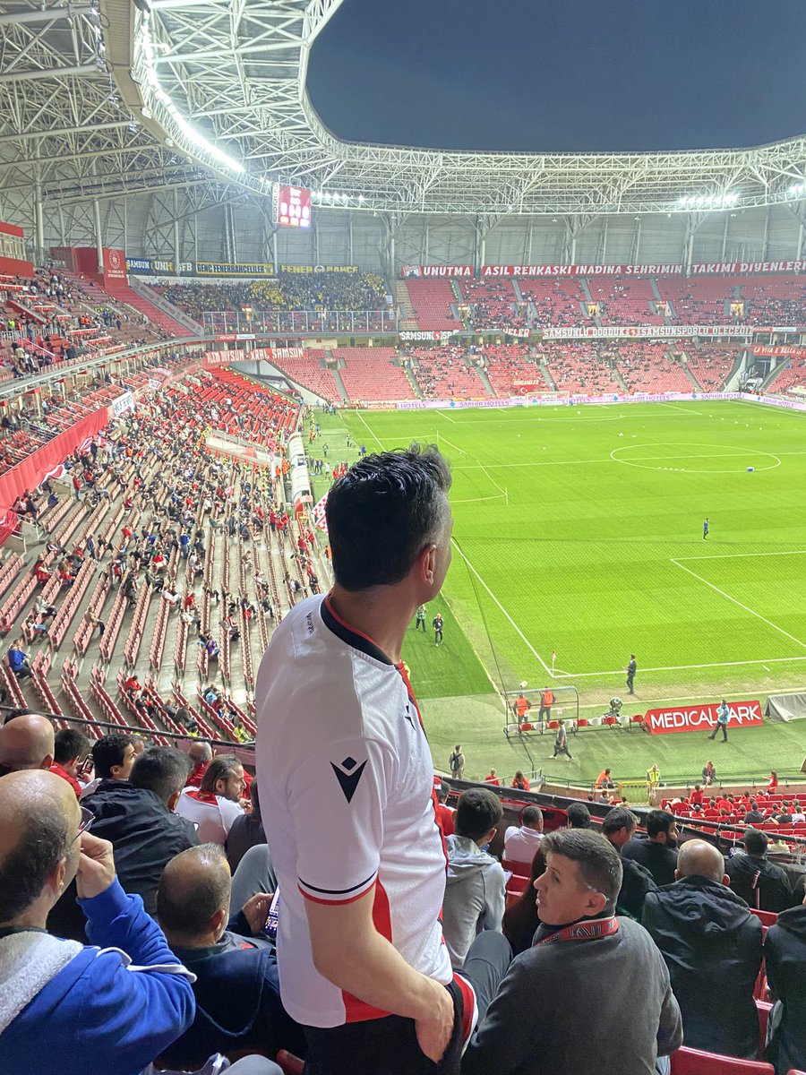 Tribünde yerimizi aldık! Misafirimiz Fenerbahçe. 🔴⚪
#Samsunspor  #Futbol #Tribün #Samsun #KırmızıBeyaz