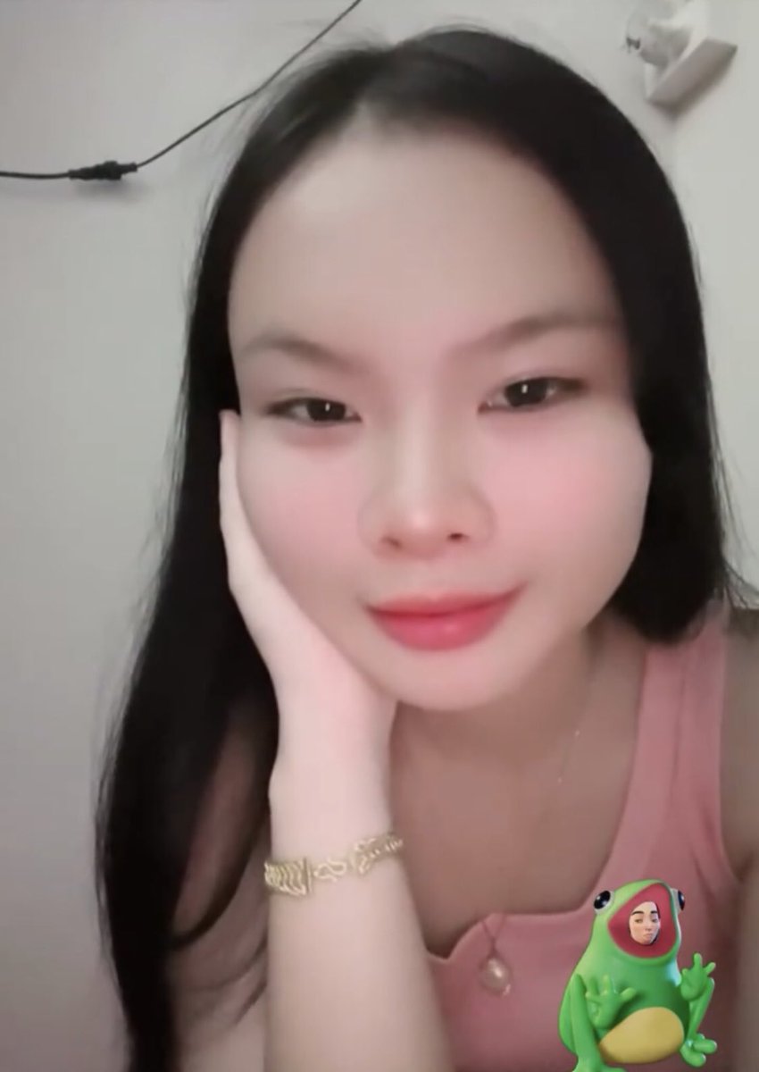 อีนี้ตัวร่าจัดๆอีเเพรทำตัวเป็นกระหรี่ร่าควยไม่ทั่วชอบเอานมมาถูเเขนกุบอกอยากอมควยกุด้วยถ้าตอนนั้นกุไม่ใช่คนดีกุจะจับเปิดซิงหีให้ร้องเลยเเล้วก็เอาควยยัดปากมันพร้อมกับบีบนมเล็กของมันก่อนจะเย็ดเเตกในใส่หีร่านๆ
