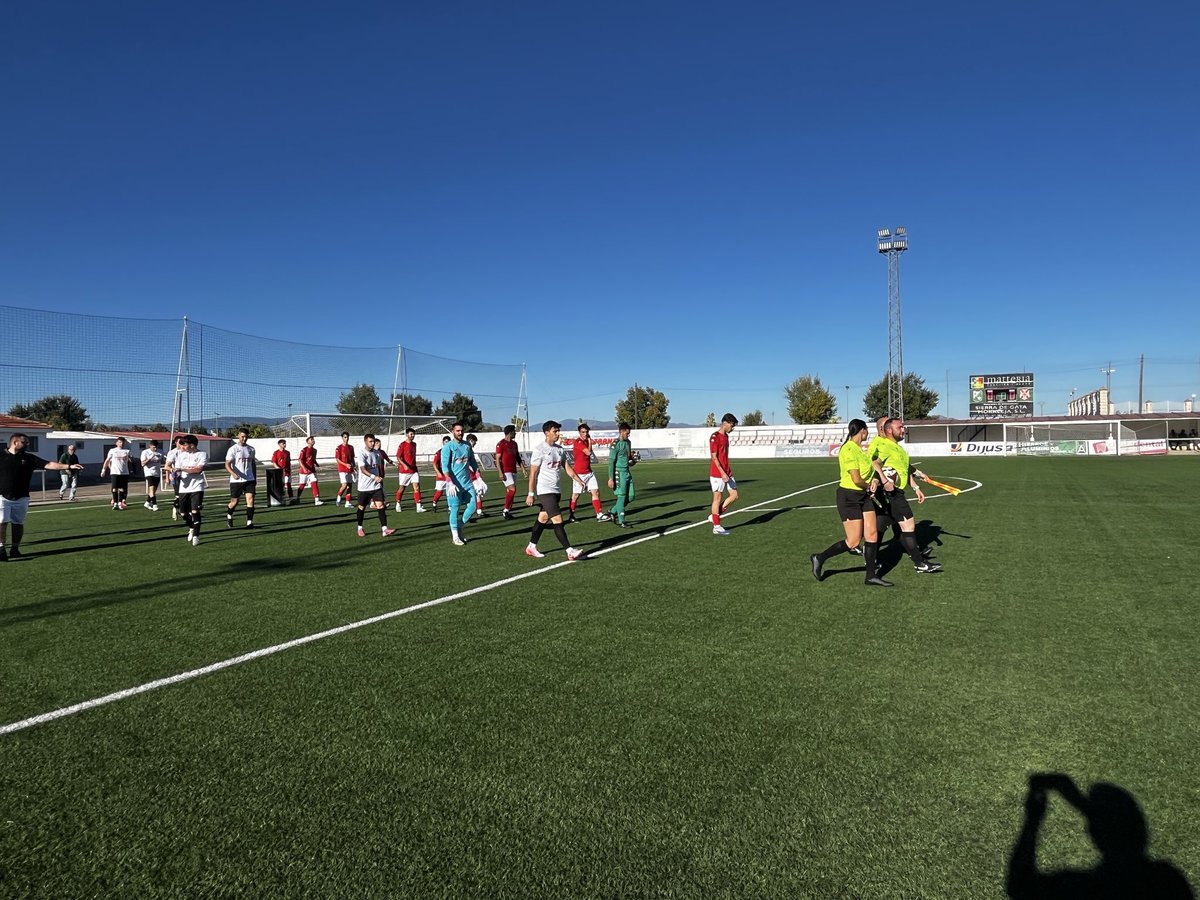 En directo desde el Campo de La Vega:

Min. 25 

CP.MoralejaCahersa
       0-0
CP.Cabezuela 

#VamoosssCP🏳️🏴 estamos con vosotros!!💪🏼
.
#SiempreCP🤍🖤