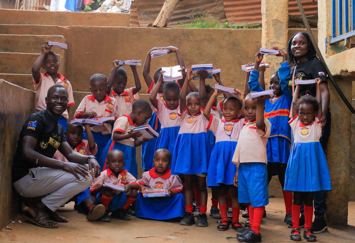 Pulse_4_Change's tweet photo. Small act. Big smile. That’s the Pulse for Change way. 💛 https://t.co/uMsC4RdBrL