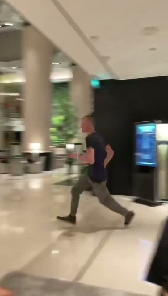 zkpedrongmi's tweet photo. Vitalik when his @aztecnetwork testnet node is down https://t.co/kpHgtJCPxx