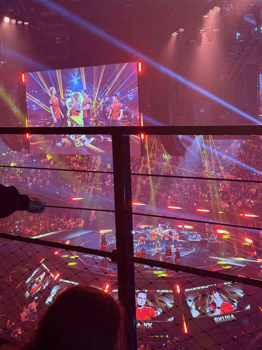 sharNotLive's tweet photo. holy shit man https://t.co/6FdtcAjnb9
