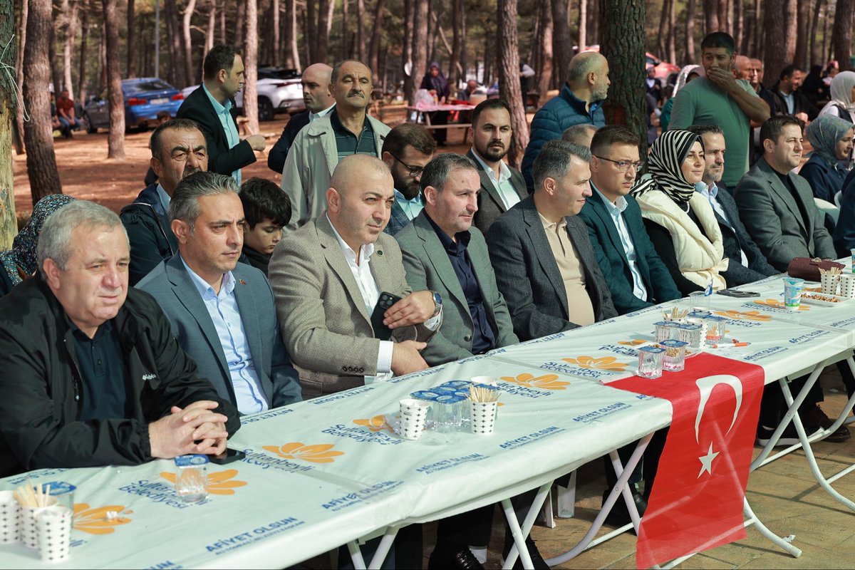 alitombastr's tweet photo. Sultanbeyli Ordulular Derneği’nin düzenlediği piknik organizasyonuna, AK Parti Sultanbeyli İlçe Başkanımız Sn. Ayhan Üşdi ve MHP İlçe Başkanımız Sn. Abdullah Çınar ile katıldık. 

Samimi karşılamaları ve içten ev sahiplikleri için Dernek Başkanımız Günay Şahin’e ve kıymetli hemşehrilerime teşekkür ederim.

Rabbim, birlik ve beraberliğimizi daim eylesin.