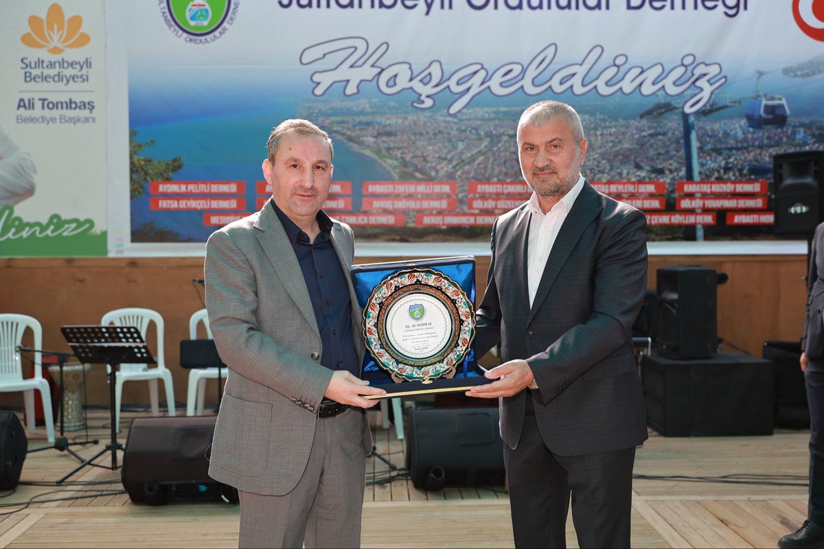 alitombastr's tweet photo. Sultanbeyli Ordulular Derneği’nin düzenlediği piknik organizasyonuna, AK Parti Sultanbeyli İlçe Başkanımız Sn. Ayhan Üşdi ve MHP İlçe Başkanımız Sn. Abdullah Çınar ile katıldık. 

Samimi karşılamaları ve içten ev sahiplikleri için Dernek Başkanımız Günay Şahin’e ve kıymetli hemşehrilerime teşekkür ederim.

Rabbim, birlik ve beraberliğimizi daim eylesin.