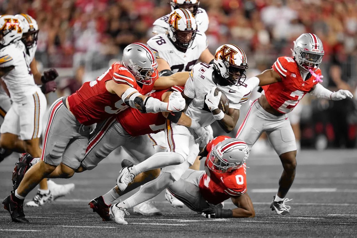 This photo defines Ohio State’s Defense.

Fast. Violent. Relentless.

It feels like an Old School Silver Bullet Defense—only bigger, stronger, and faster.

This defense doesn’t just stop you… it drowns you. 🅾️😤